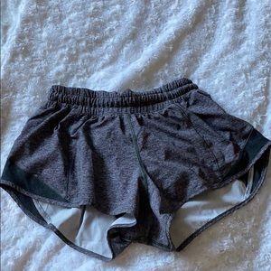 Lululemon Hotty Hot Shorts 4” Size 6